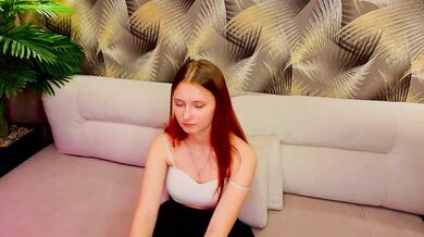LynetEade - Porn Video [Cam4]: lovely derriere, real slut, lively broadcaster