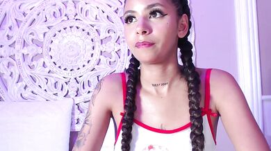 NicolleWillow - Porn Video [Bongacams]: rides, playful and wet stream, breathtaking chest
