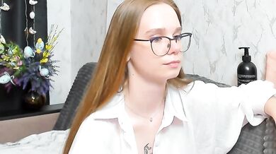 Stacey-Kiss - Porn Video [Bongacams]: sculpted physique, toned thighs, sensational muse