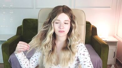 Lola_Blaze - Porn Video [Cam4]: ravishing breasts, voluptuous silhouette, mesmerizing temptress