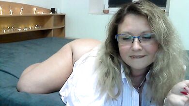 NERVOMOTINA - Porn Video [Bongacams]: beautiful seductress, stunning cleavage, enchanting belle