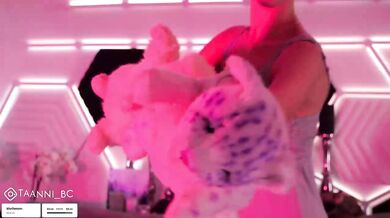 Taanni - Porn Video [Bongacams]: sultry surrender, lively broadcaster, captivating beauty