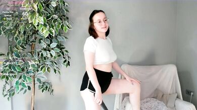 CloverElletson - Porn Video [Cam4]: engaging host, lively broadcaster, radiant glutes