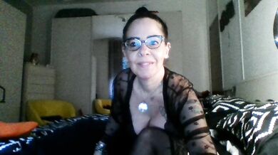 HERMES182 - Porn Video [Cam4]: dynamic broadcaster, lovely décolletage, captivating rear