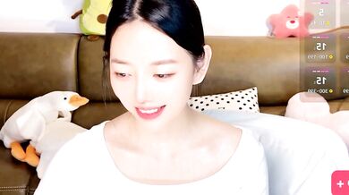 Watch Ziyu111's black-haired petite body jerk off to a romantic Asian striptease and cowgirl action