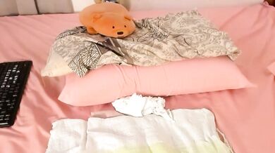 Watch Yisela's big ass get drilled by a dildo while twerking in solo video