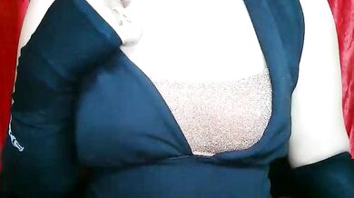 Watch Heavenly_Gurl strip, twerk and finger herself in a hot and steamy intergenerational striptease