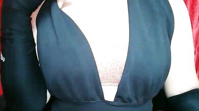 Watch Heavenly_Gurl strip, twerk and finger herself in a hot and steamy intergenerational striptease