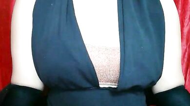 Watch Heavenly_Gurl strip, twerk and finger herself in a hot and steamy intergenerational striptease