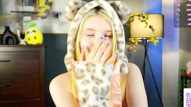 DaisyElmers role-plays dirty-talking, yoga-teens, and cooks with orgasmic results!