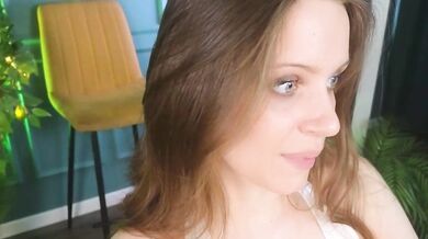 Chloe_Vixen gets dirty with her toys in this role-play with dirty talk and dirty talk!