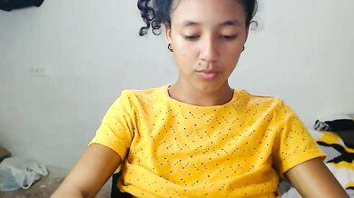 Watch Ley_Blus10's petite tits bounce as she gets humiliated with anal toys and dildos!