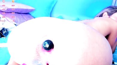 Mia-reeves goes wild in a hot Latin-young squirt-young double-penetration dance