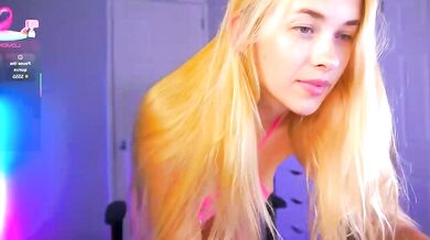 DanikaDillan's hot solo show: Big-tits-anal, twerk, and orgasm in public!