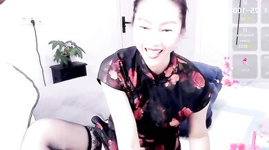 Paopao-a's petite Asian body gets fingered and squirts while getting a middle-priced private instruction on how to grade a cock