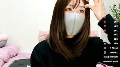 Karina_jp2 goes wild with small-audience dirty talk & records herself getting a hard-on