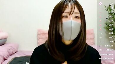 Karina_jp2 goes wild with small-audience dirty talk & records herself getting a hard-on