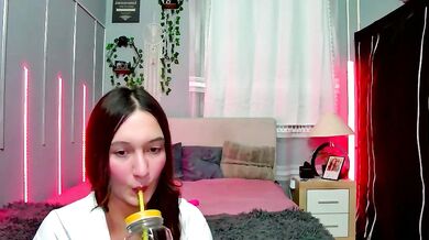 Watch Jennyke66's hot squirt in heels while getting doggy-styled on cam