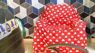 Aishwarya_101_ is a hot MILF with big tits and a tight pussy who loves getting fingered on cam