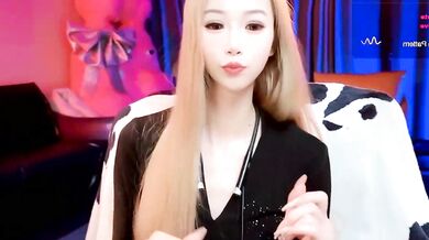 JoooJo_ teaches you how to jerk off in HD with a trimmed-asian twist!