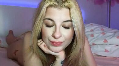 Mia-Minou gets off hard with her favorite toy in hot dildo-or-vibrator-young 69-position sex-toys