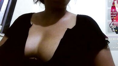 Watch URBAN_KUDI tease and please her Asian milfs with her smoking-hot striptease and dildo play