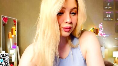 Liviabr0wn0 goes wild with dirty talk & toys in front of cam - small-audience orgasm!