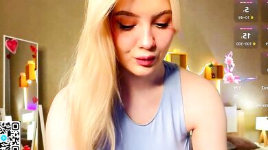 Liviabr0wn0 goes wild with dirty talk & toys in front of cam - small-audience orgasm!