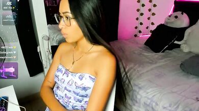 Watch Vickysth's petite-latin Latina teen get a big-ass-blowjob and squirt like a boss