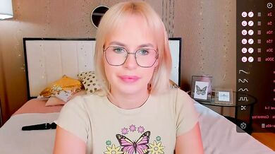 Bellatip's Best Private: Best Young Blonde Goes Wild on Cam with Big Ass Doggy Style and Fist Fucking
