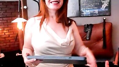 Samantha_mature56 strips & fucks in public like a pro