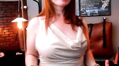 Samantha_mature56 strips & fucks in public like a pro