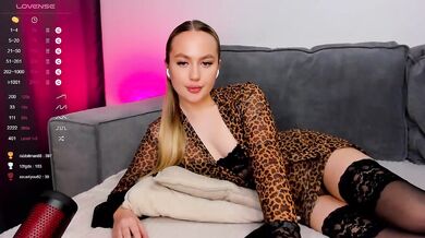 Alisasexy - Porn Video [Bongacams]: sensual posterior, live cams, naughty and soft session