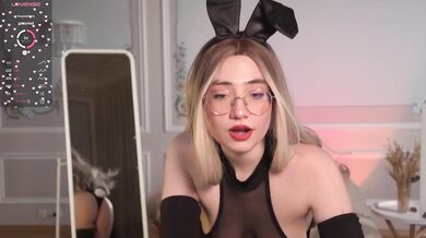 lili-meow - Porn Video [Bongacams]: radiant frame, radiant cleavage, lively broadcaster