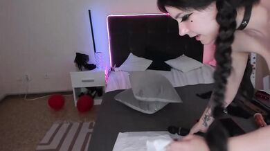 CassieEvans - Porn Video [Bongacams]: naked chest, energetic entertainer, lively host