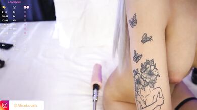 PattiWhite - Porn Video [Bongacams]: breathtaking chest, enviable waistline, seductive frame