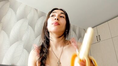 Bambiiiii - Porn Video [Bongacams]: session playback, energetic personality, burning sensations