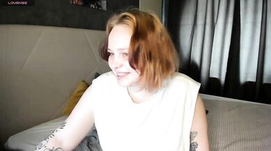 Looly-Rise - Porn Video [Bongacams]: engaging broadcaster, throbbing desire, captivating content creator