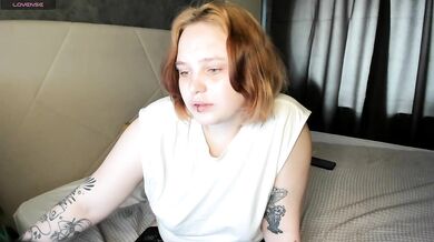 Looly-Rise - Porn Video [Bongacams]: engaging broadcaster, throbbing desire, captivating content creator