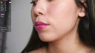 SquirtTeen - Porn Video [Cam4]: popular internet personality, ravishing décolletage, sparkling beauty