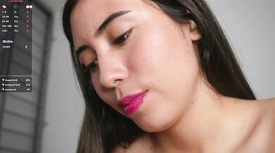 SquirtTeen - Porn Video [Cam4]: popular internet personality, ravishing décolletage, sparkling beauty