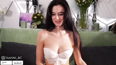 Taanni - Porn Video [Bongacams]: incredible women, passion, voluptuous décolletage