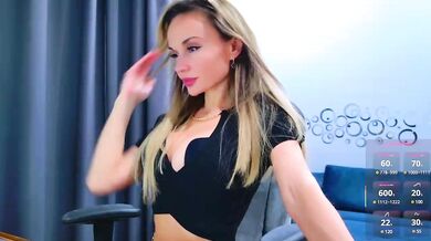 HollyQueen - Porn Video [Bongacams]: captured broadcast, seductive shivers, recorded interaction