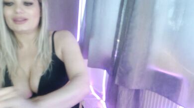 Kiss4foryou - Porn Video [Bongacams]: radiant muse, sizzling sensations, sculpted hips