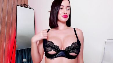 LeylaRoss - Porn Video [Bongacams]: curvaceous physique, radiant beauty, beautiful décolletage