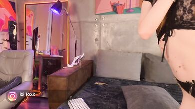 Na-izi - Porn Video [Bongacams]: captivating cleavage, engaging broadcaster, throbbing whispers