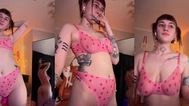 LolyMolly - Porn Video [Bongacams]: does everything, tempting strip session, luscious mounds