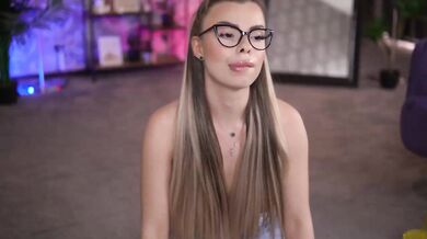 SeravonDee - Porn Video [Bongacams]: charismatic cam slut, engaging performer, smoldering anticipation