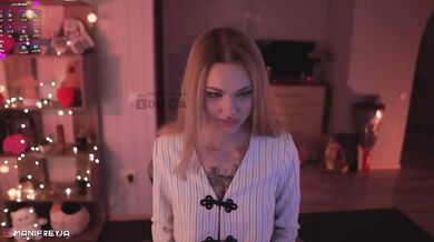 ManiFreyja - Porn Video [Bongacams]: vibrant content creator, naked bust, talented content creator