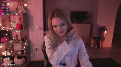 ManiFreyja - Porn Video [Bongacams]: vibrant content creator, naked bust, talented content creator